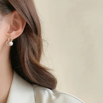 

Sweet Girl Earrings 2020 Fashion New Earrings Pearl Gourd Earrings Simple And Small Net Red Temperament Women's Clothing