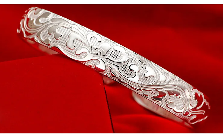 2348597583_1954349654