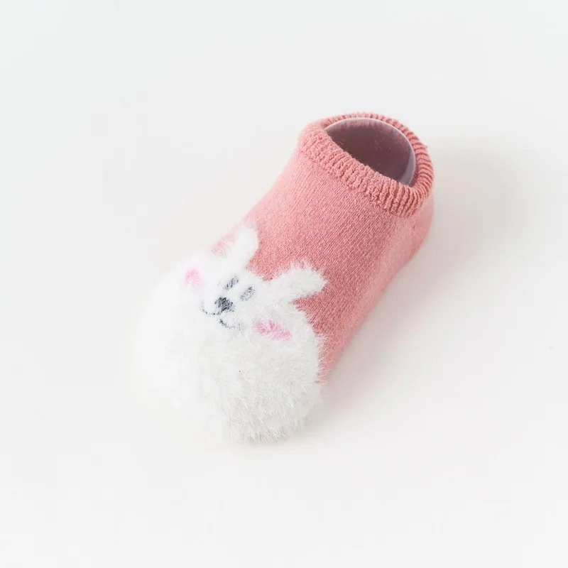Осенне-зимняя теплая обувь хлопковые носки для маленьких мальчиков и девочек Нескользящие носки-тапочки с резиновой подошвой детские носки с изображением героев мультфильмов, звезды, носки с изображением кролика - Цвет: Animal pink