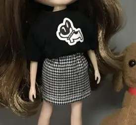 02 2pcs/set Blyth Doll Clothes Black T-shirt, plaid skirt for Blyth, Azone OB24 OB23 1/6 doll accessories - Цвет: 02