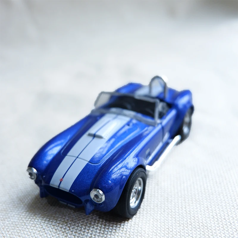 

1/32 Scale Alloy Classic Diecast Car Toy Shelby Cobra 427 Metal Toy Miniature Vehicles Static Model For Collection Kids Gift