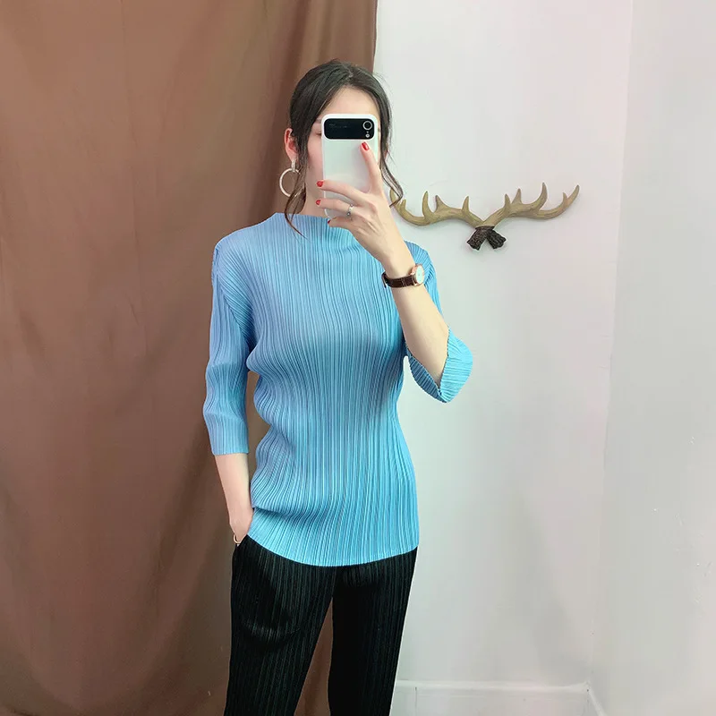

Plus SIze Women Tops 2019 Solid Color Stretch Miyake Pleated Stand Collar Three Quarter Sleeves Loose T-Shirts Female