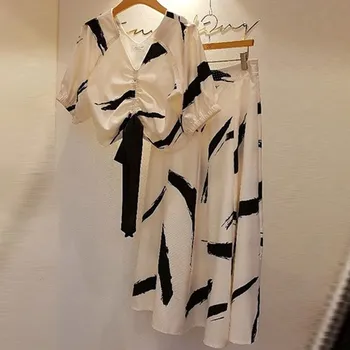 

Women V-Neck Crop Top Mid A-Line Skirt Two Piece Set Print 2019 New Short Sleeve Printing Suit Summer Casual Outfits