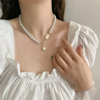 

AOMU Korea New Design Short Clavicle Chain Delicate Geometric Lock Pendant Pearl Choker Necklace for Women 2020 Jewelry Gifts