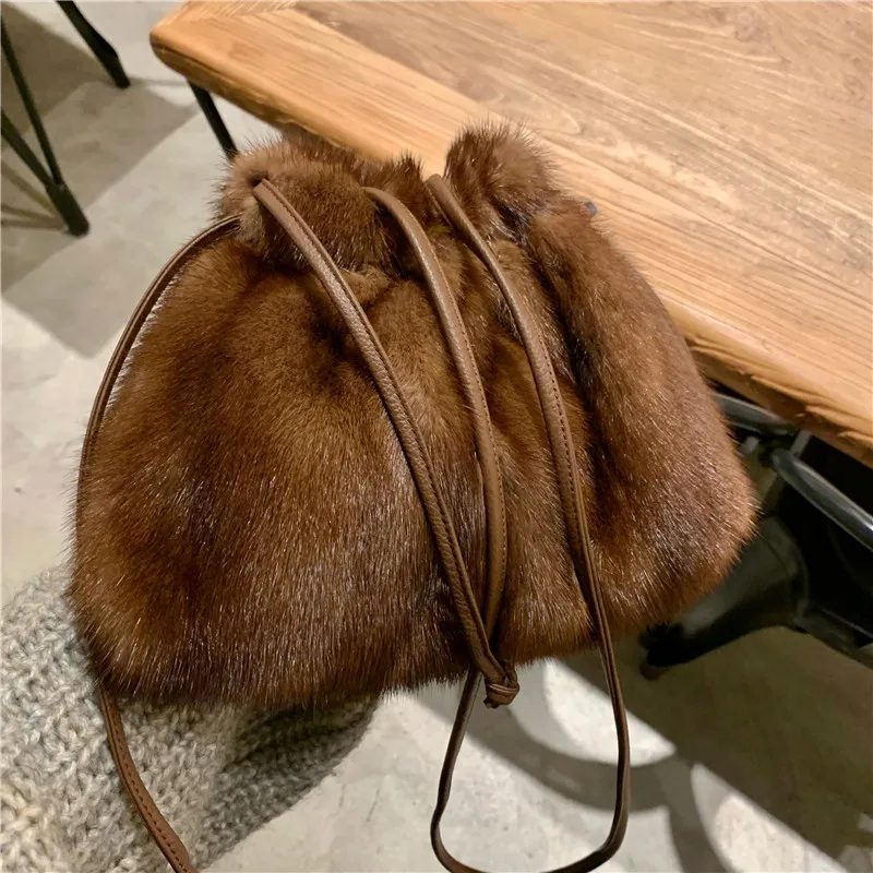 New Fashion Whole Skin Mink Handbag Female Bag Leather Drawstring Shoulder Messenger Bag Large Plush Handbag