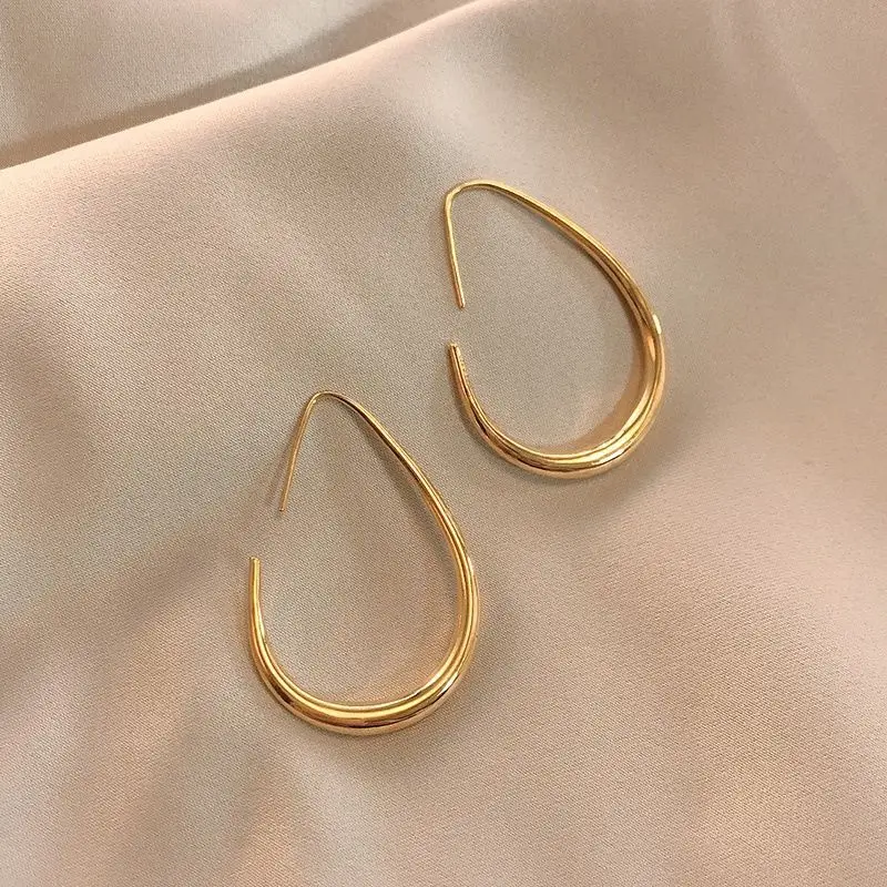 2021New Trendy Goldon Metal Oval Hoop Earrings For Women Korean Fashion Lady Party Luxury Drop Earrings Girl's Daily Accessories