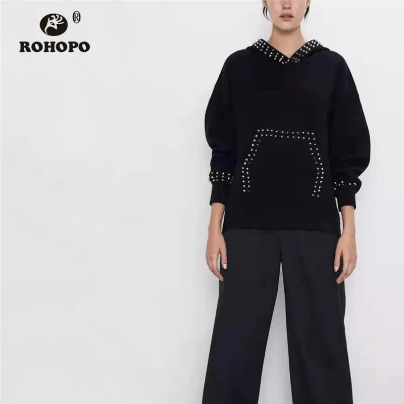 

ROHOPO Hooded Collar Rivet Autumn Female Black Sweatshirt Pullover Chic Punk Long Sleeve Jersey Winter Tops Hoodies #9580