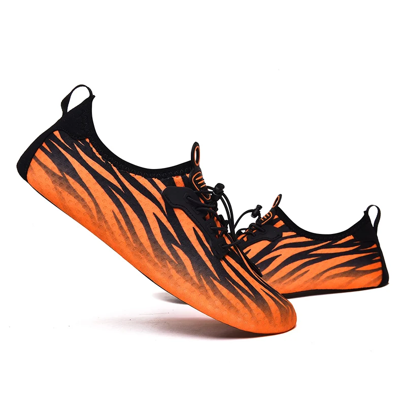 

New Unisex Outdoor Water Shoes Outdoor Wearable Mens Aqua Shoes Flame Printing Breathable Barefooted Shoes Woman zapatillas agua