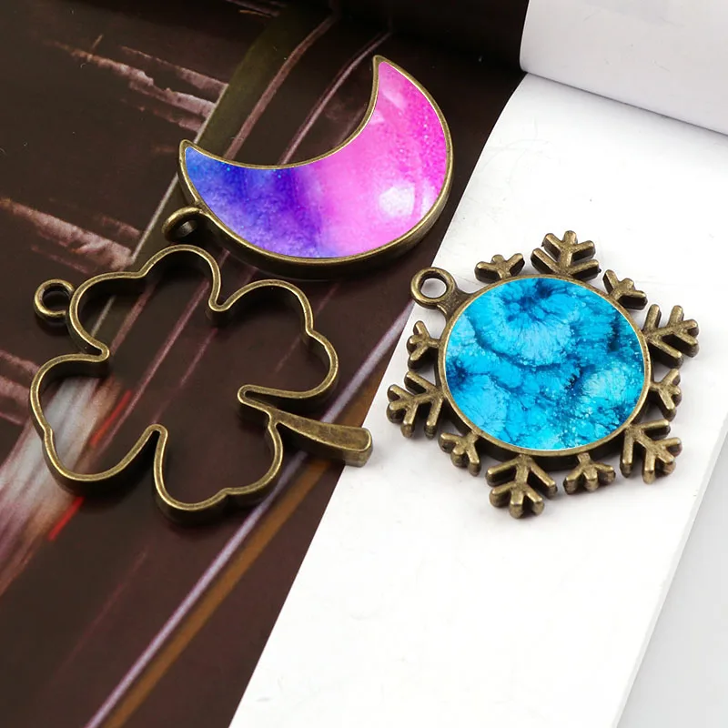 Floco-De-Neve-do-vintage-Trevo-Lua-Antique-Bronze-Metal-Oco-Quadro-Conector-Encantos-Pingente-J (2)