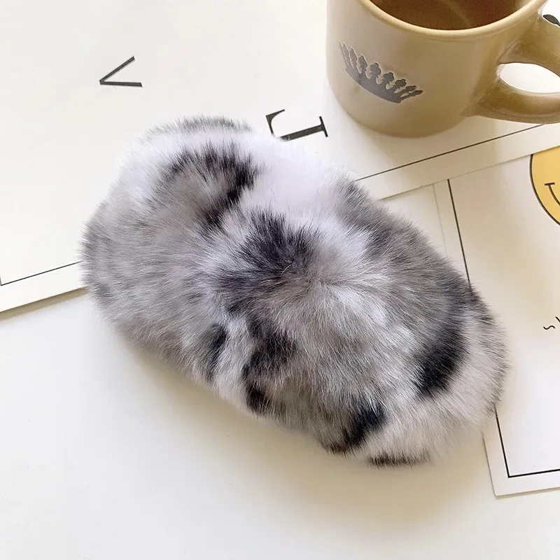 5 gray leopard print