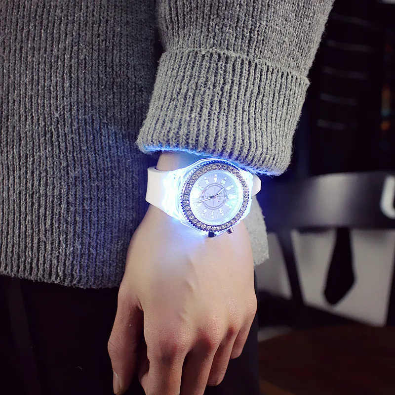 Силиконовые светодиодный светящиеся модные женские часы женские мужские цветные спортивные наручные часы мужские часы reloj mujer женские часы