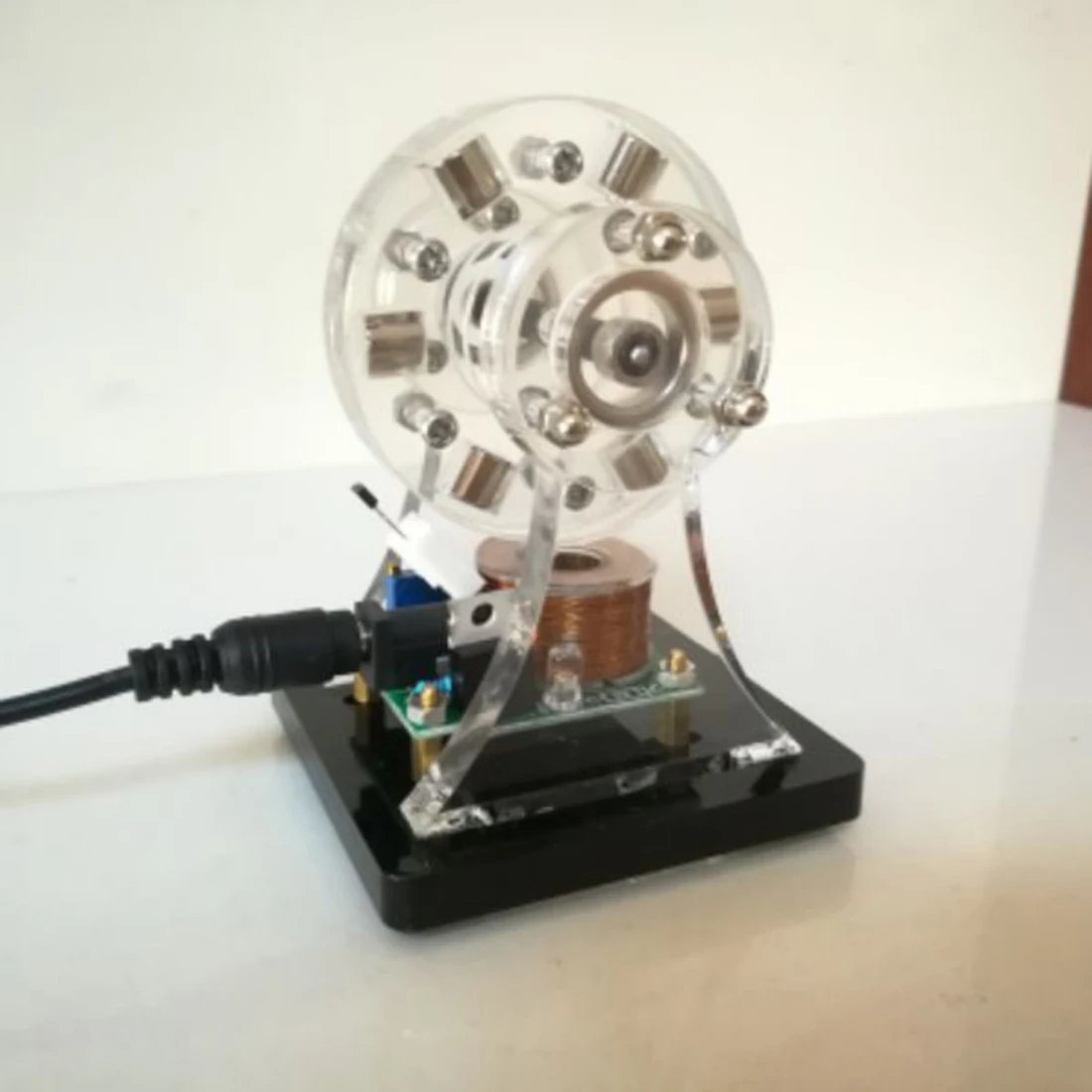 NFSTRIKE Магнитная подвеска бесщеточный мотор для Холла DIY двигатель стволовых двигателя Модель игрушки(случайный цвет индикатор светильник