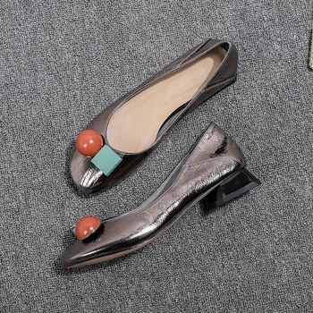 

Europen Style Runway Women Low Heels Shoes Spring 2020 High Street Fashion Round Toe Buckle Ladies Pumps Party Dress Shoes Woman