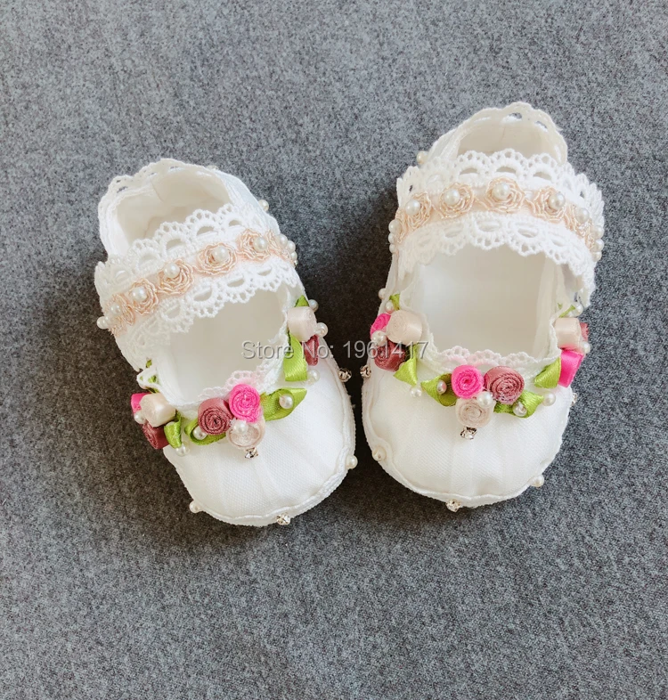 Высококачественные кружевные ботинки на крестины по индивидуальному заказу; кружевная обувь для маленьких девочек с бабочками и цветами; ботинки для крещения; XZ0044