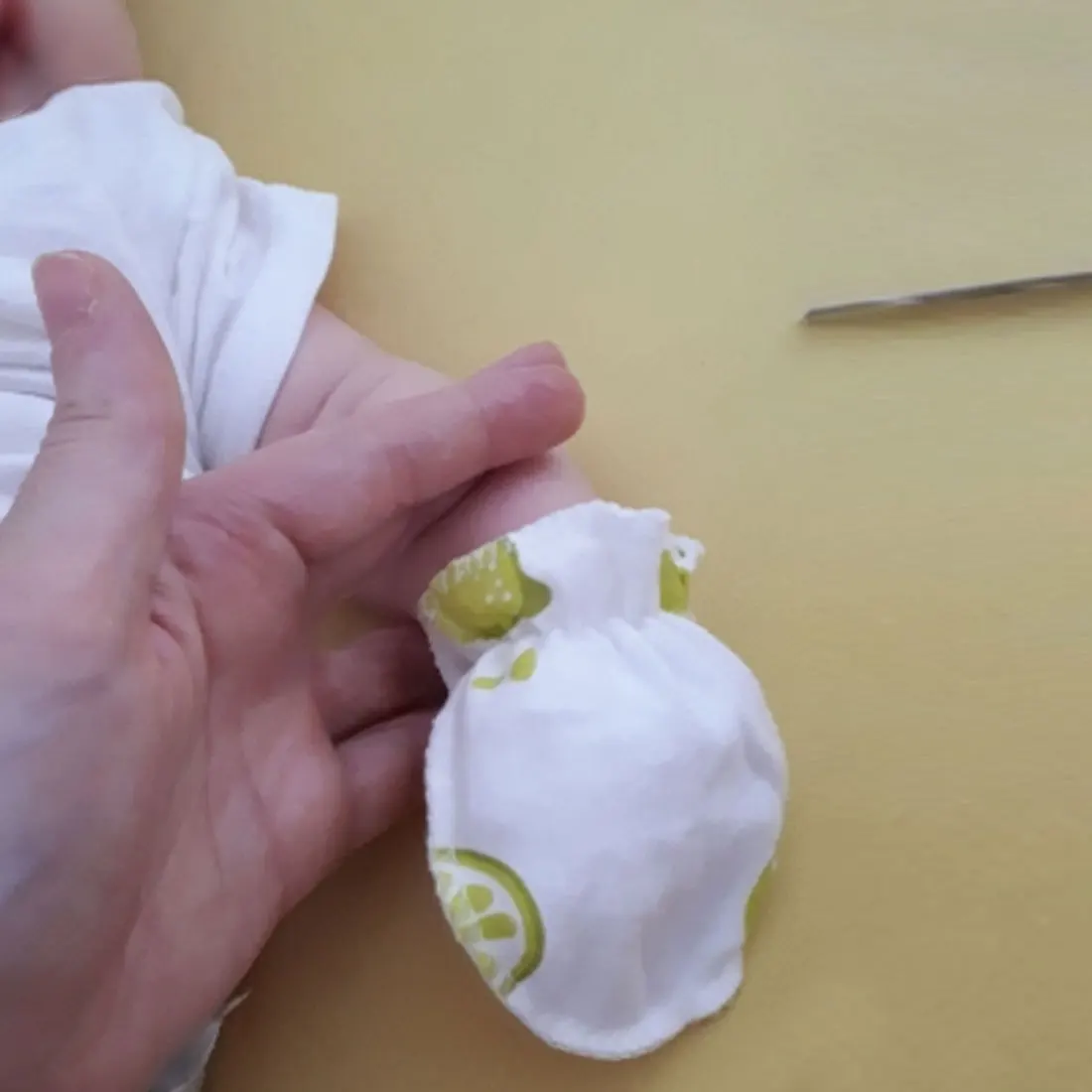 1 пар/лот, перчатки для новорожденных, зимние хлопковые перчатки, всесезонные мягкие защитные перчатки для младенцев, варежки с защитой от царапин для мальчиков и девочек
