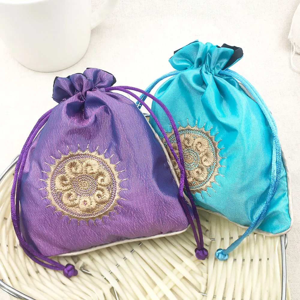 1pcs 중국어 수제 자수 실크 Drawstring 패딩 헝겊 가방 작은 보석 선물 스토리지 먼지 주머니와 동전 지갑