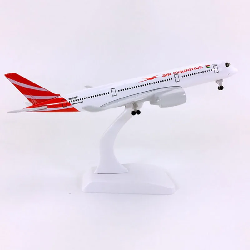 20CM Airbus Boeing B747 B777 A380 A350 Airlines Airplanes Plane Aircraft Alloy Model Toy With Landing Gear Toys F Collections - Цвет: Mauritius Airline