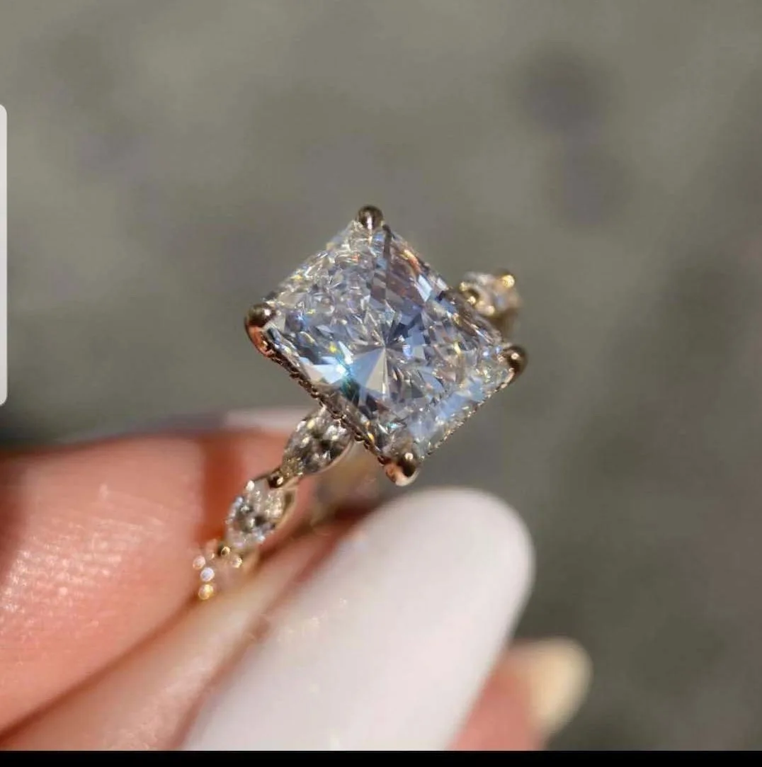 

Customized items Classic 2 carat Moissanite ring Wedding ring Engagement 585 ring