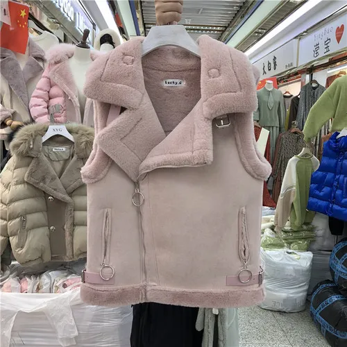 Розовый Меховой жилет женский Зимний короткий меховой жилет корейский стиль зимний большой отворот Локомотив на молнии Замшевые меховые жилеты Женский жилет - Цвет: Розовый