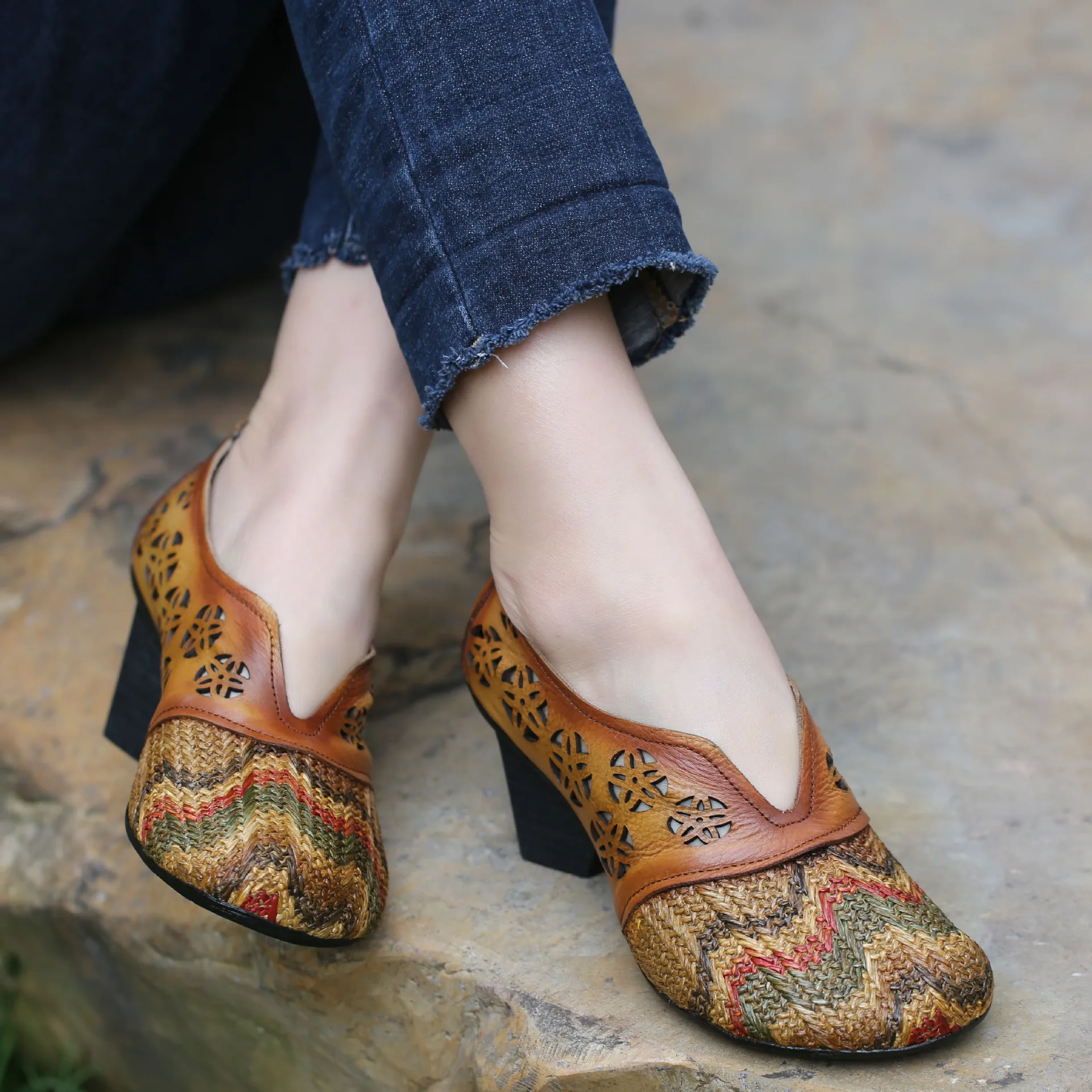 

Women Leather Loafer Pumps Embroidery High Heels Women Spring Shoes Brand Slip on Retro Pumps Handmade Genuine Leather Shoes2020