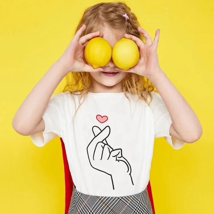 Летняя детская одежда милая футболка для девочек с милым принтом и сердцем