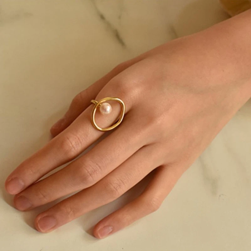 

QCOOLJLY Chic Design Elegant Imitation Pearls Simple Round Hollow Geometric Finger Rings for Women Girls Party Jewelry Gifts