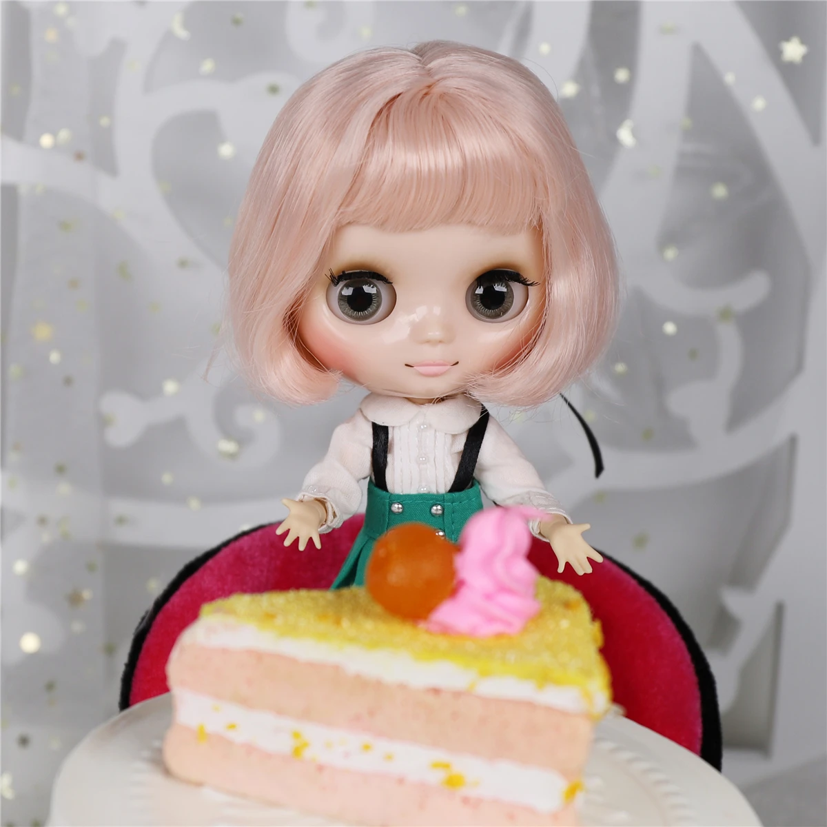 Middie Blythe Doll with Pink Hair, Tilting-Head & Custom Jointed Body 4