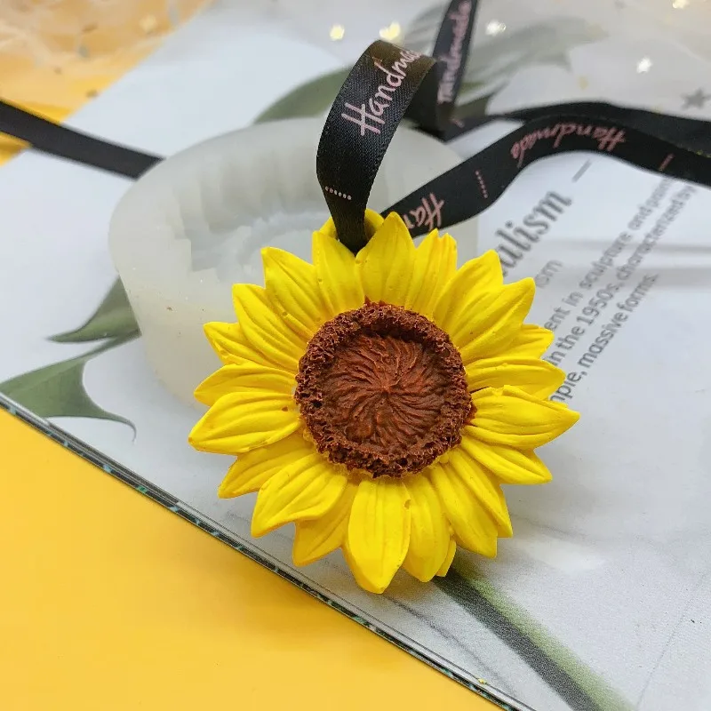 1Pcs 3D Daisy Sunflower Candle Mold Silicone Mold for Fondant Chocolate Candy Cake Decorating Candle Soap Flower Resin Molds silicone mold cake mold silicone candle mold aromatherapy candle mold silicone candle molds candle mold cylindrical candle mold