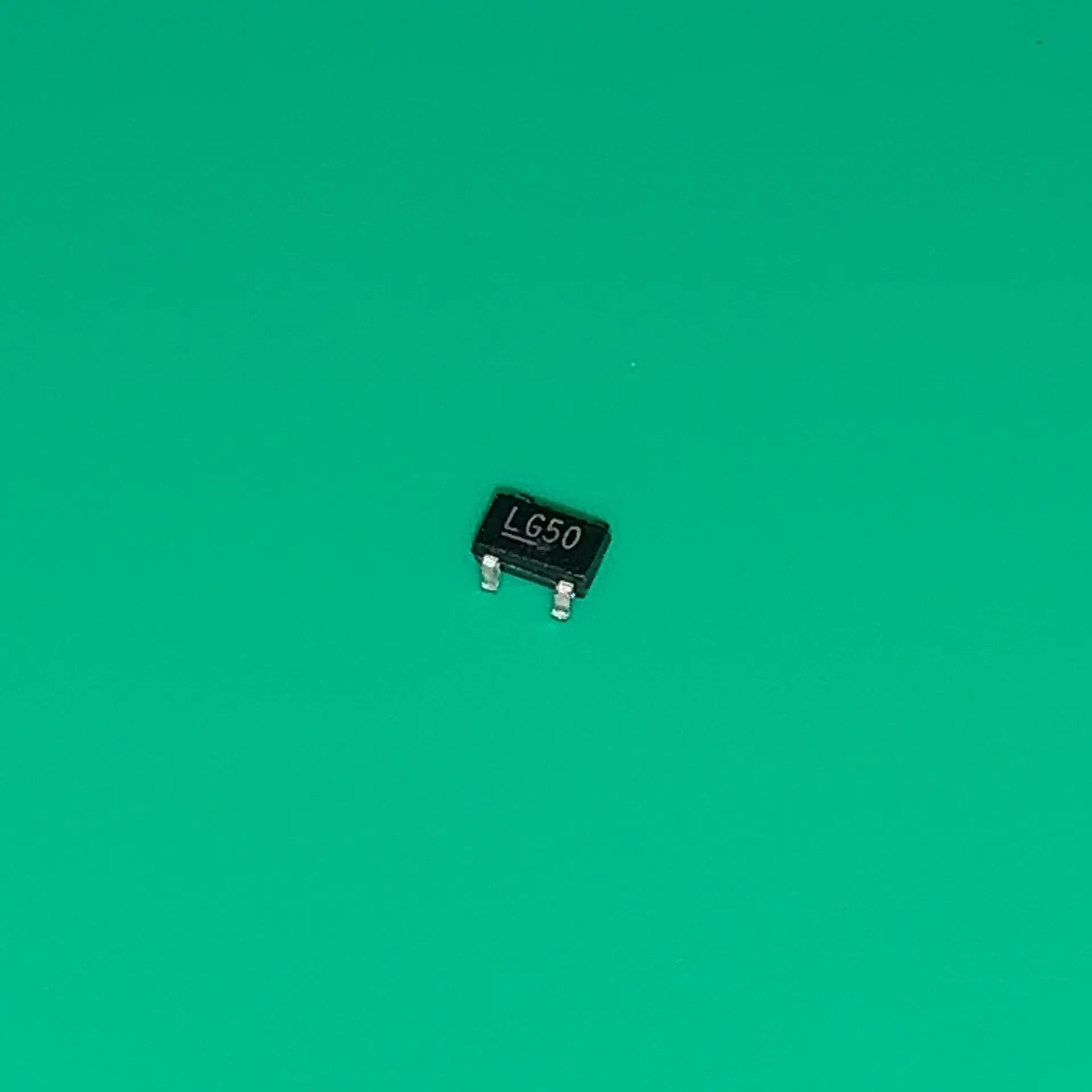 10 шт./лот MIC5219-5.0YM5TR СОТ-23 LG50 MIC5219-5.0YM 5TR IC REG LINEAR 5V 500MA SOT23-5 MIC5219-5.0YM5-TR MIC52195.0YM5TR 521950 |