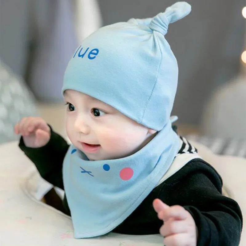 Милая детская шапка, теплый комплект на весну и зиму для детей 0-8 месяцев, нагрудник с буквенным принтом+ шапочка для малышей, мягкая дышащая хлопковая шапочка для малышей, 5 цветов