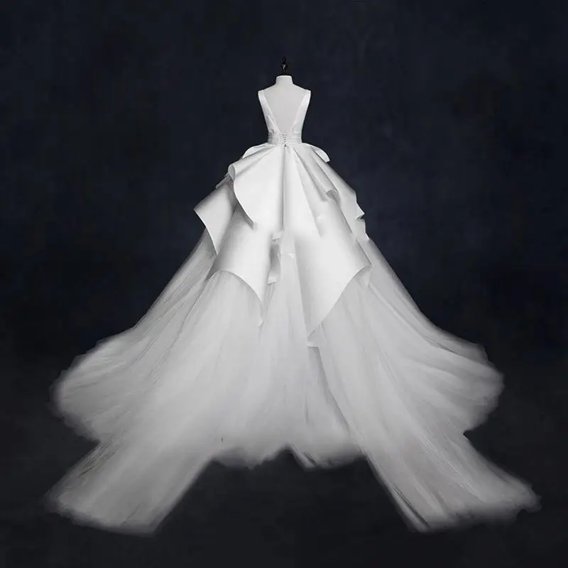 

Fsuzwel New Arrival Romantic Scoop Neck Backless A-Line Wedding Dresses 2019 Fashion Pleated Satin Vintage Bride Gown Plus Size