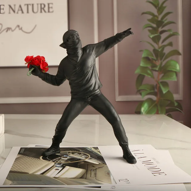 

Nordic Creative Banksy Throwing Flower Boy Resin Adornments Cabinet Store Sculpture Craft Home Livingroom Furnishing Decoration