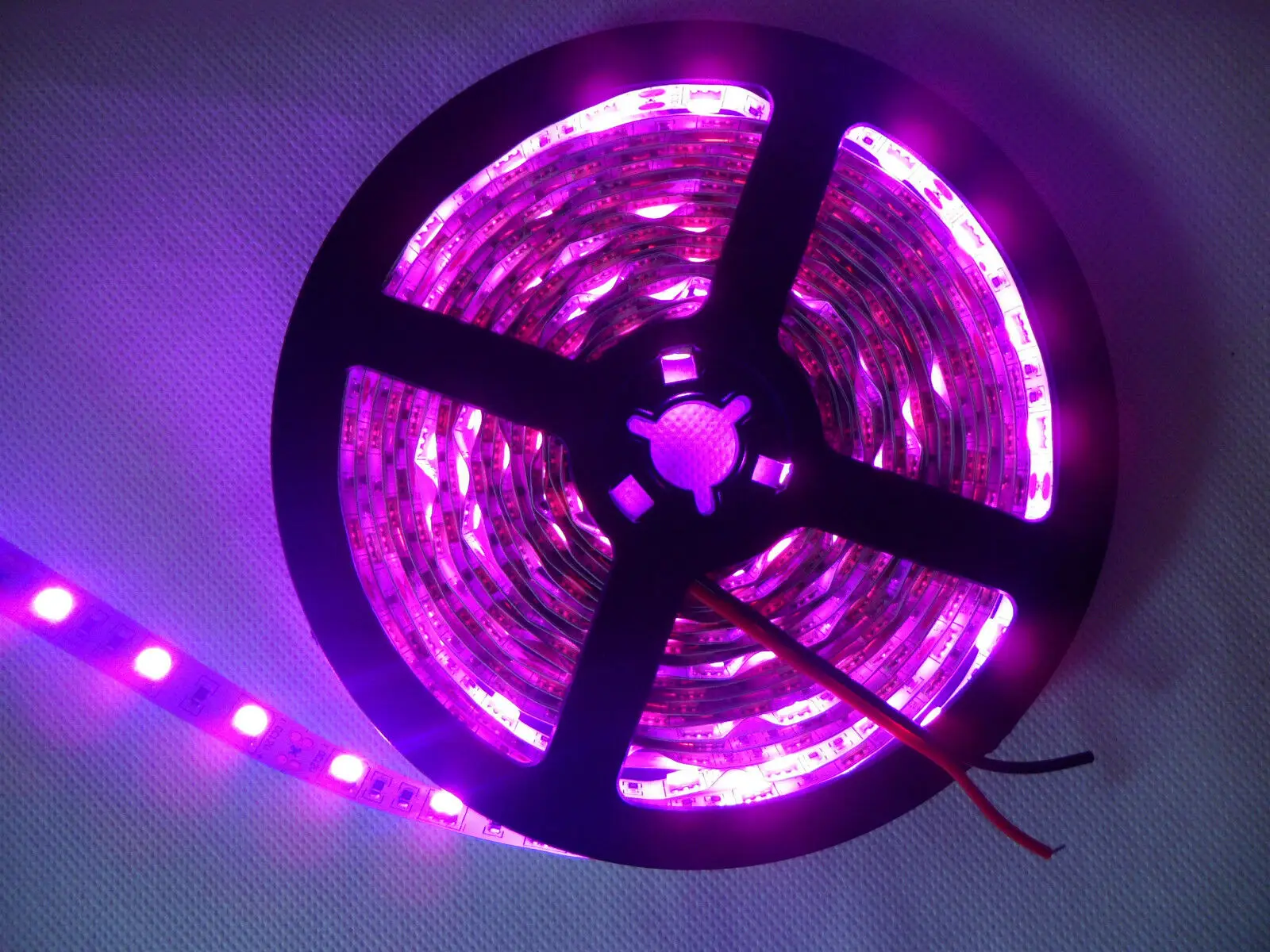 

DIY LED U-HOME Xmas Light 5M/Reel 300Leds DC12V SMD5050 60leds/M LED Strip Light Pink Color Nonwaterproof for Holiday Party