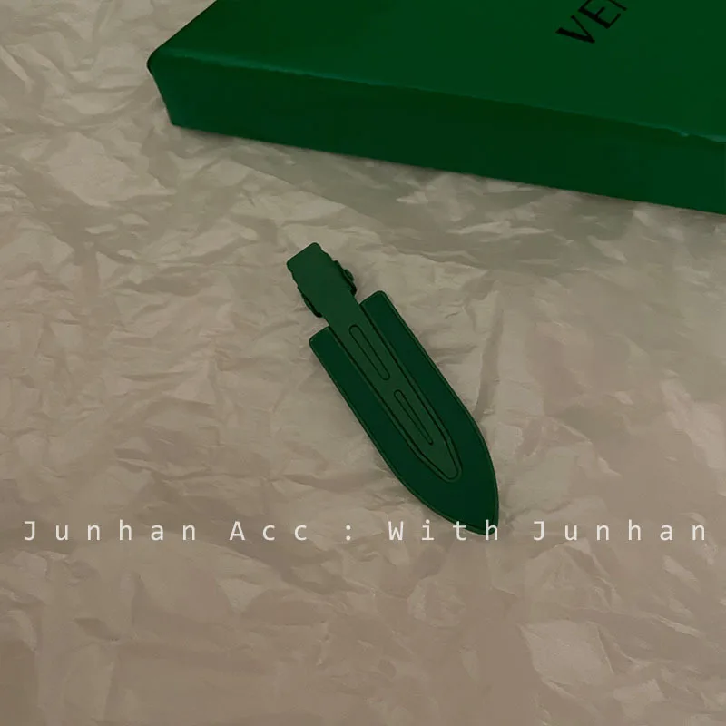 01 green metal PU le