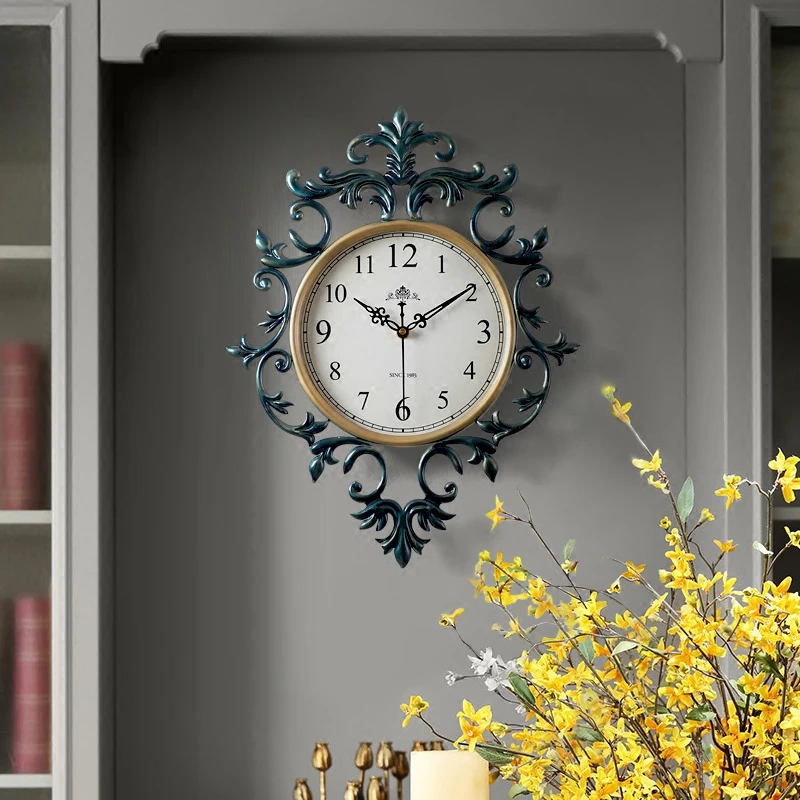 Color : Brown Wall Clock Quartz Clock Simple and Stylish American Retro Round Mute Living Room Quartz Clock FANJIANI 