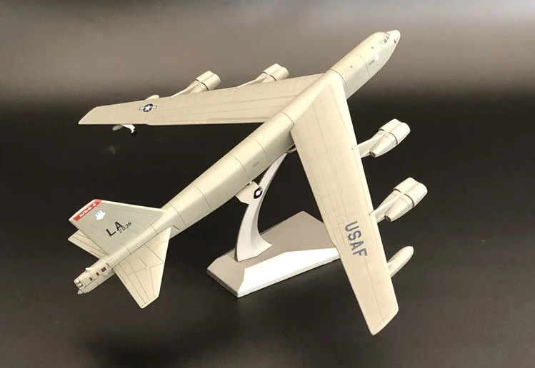 1/200 масштаб B-52 стратофор дальний радиус действия досоник реактивный источник, стрелочный металлический самолет, Игрушечная модель самолета