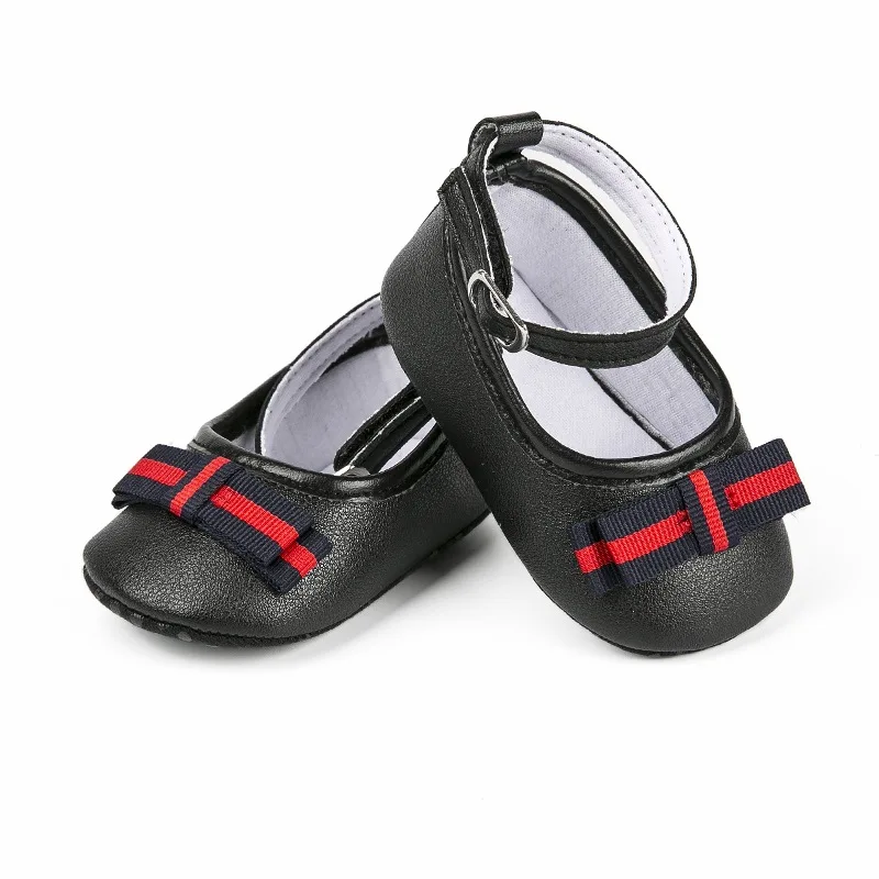 Для маленьких девочек обувь прекрасная Bowknot из искусственной кожи белого и черного цвета; нескользящие сникерсы на мягкой подошве новорожденных мокасины для девочек