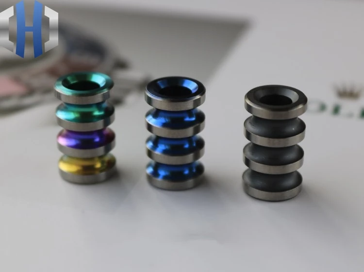 

Titanium Alloy Traffic Light Knife Pendant Knife Beads Rope Accessory Keychain EDC Hang Buckle Tail Rope Buckle Paracord Beads
