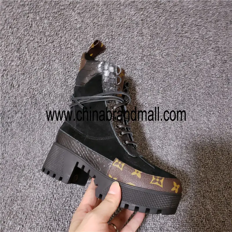 

Latest Women designer boots Martin Desert Boot flamingos Love arrow medal 100% real leather coarse size 36-42 Winter shoes