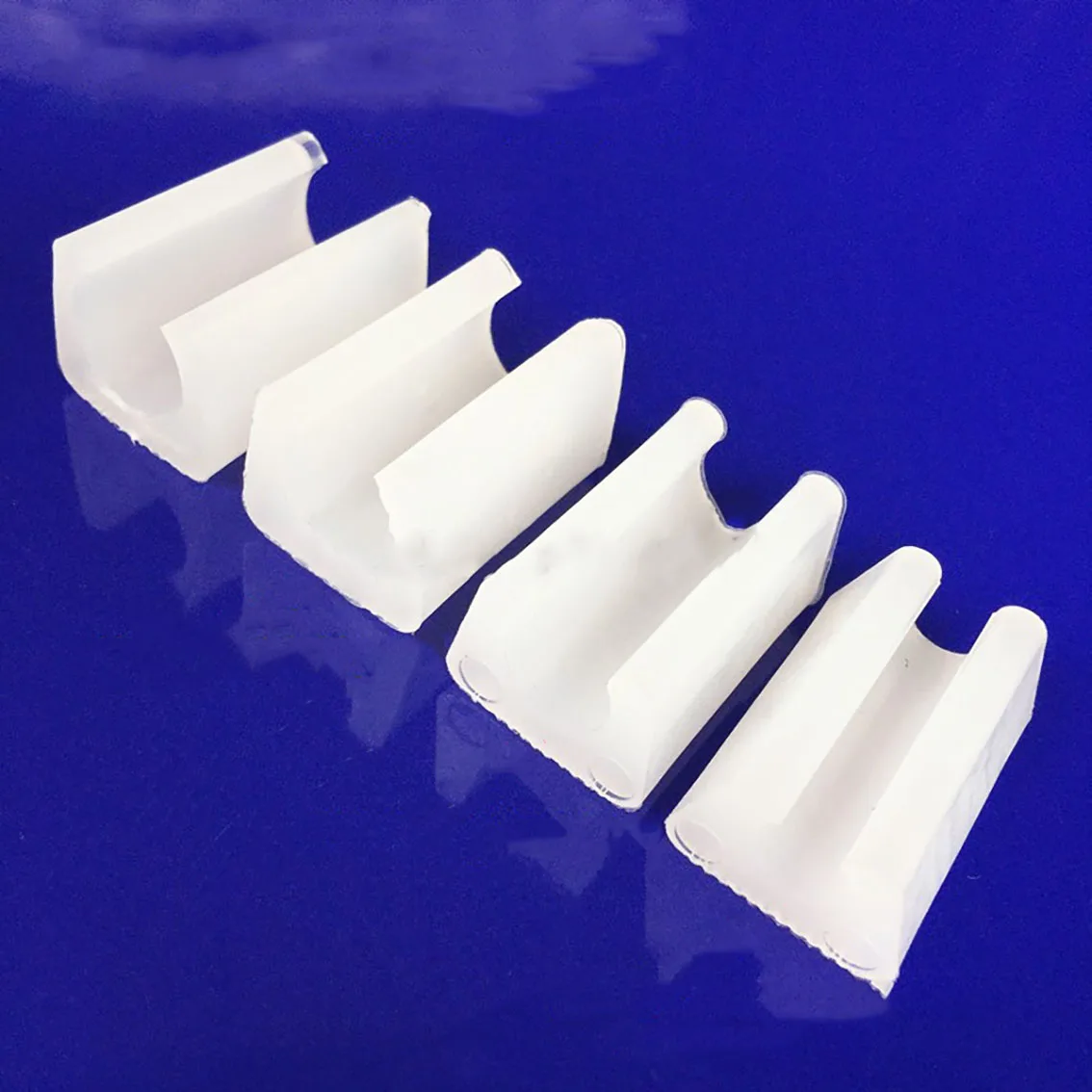 5Pcs Plastic Chair Feet Pads Black/White Non-Slip u-type Pipe Clamps Protection Gasket Covers Caps For Chair Furniture