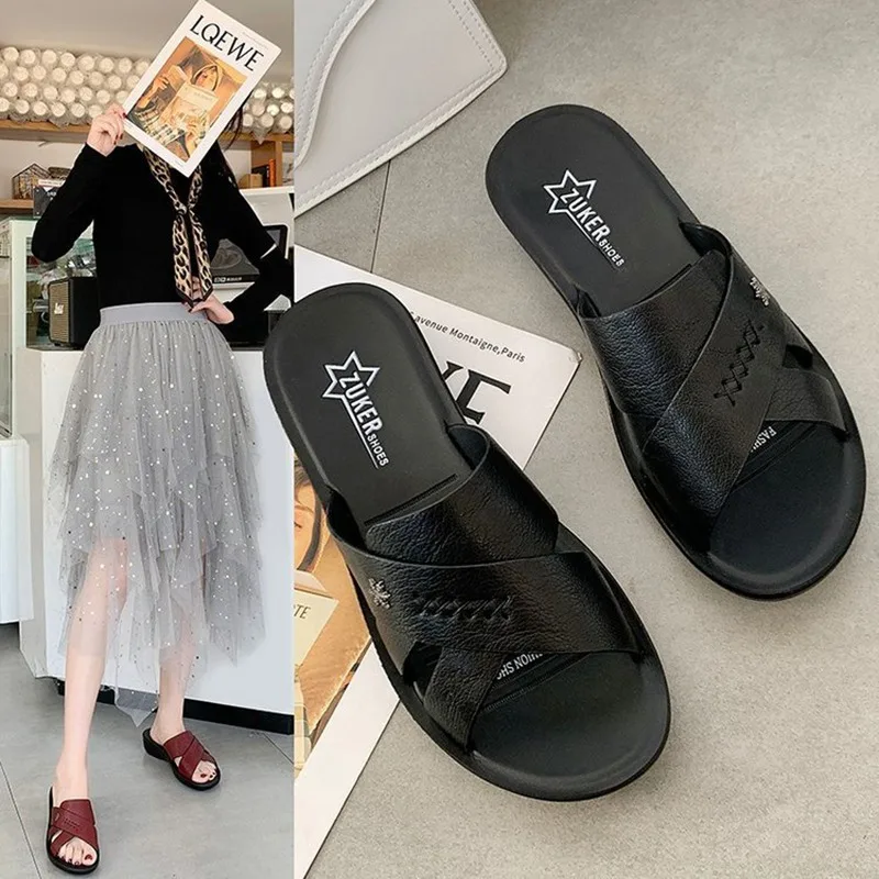Summer outdoor wear mother slippers fashion middle-aged flat-bottomed elderly non-slip sandals soft-soled women's sandals