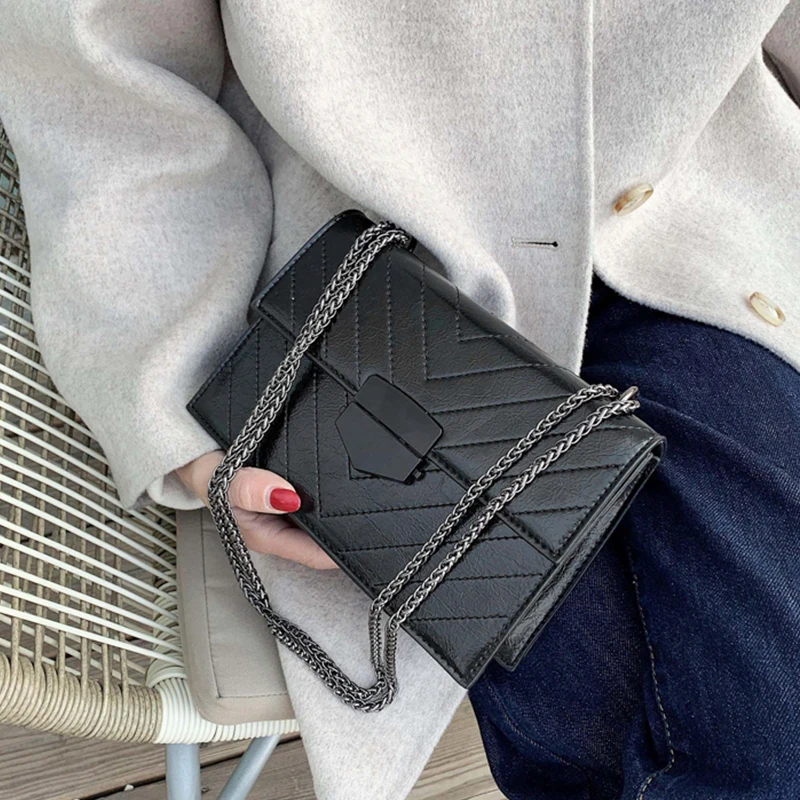 

Small PU Leather V-Line Crossbody Bags For Women 2019 Rivets Shoulder Messenger Bag Female Travel Handbags Chain Cross Body Bag