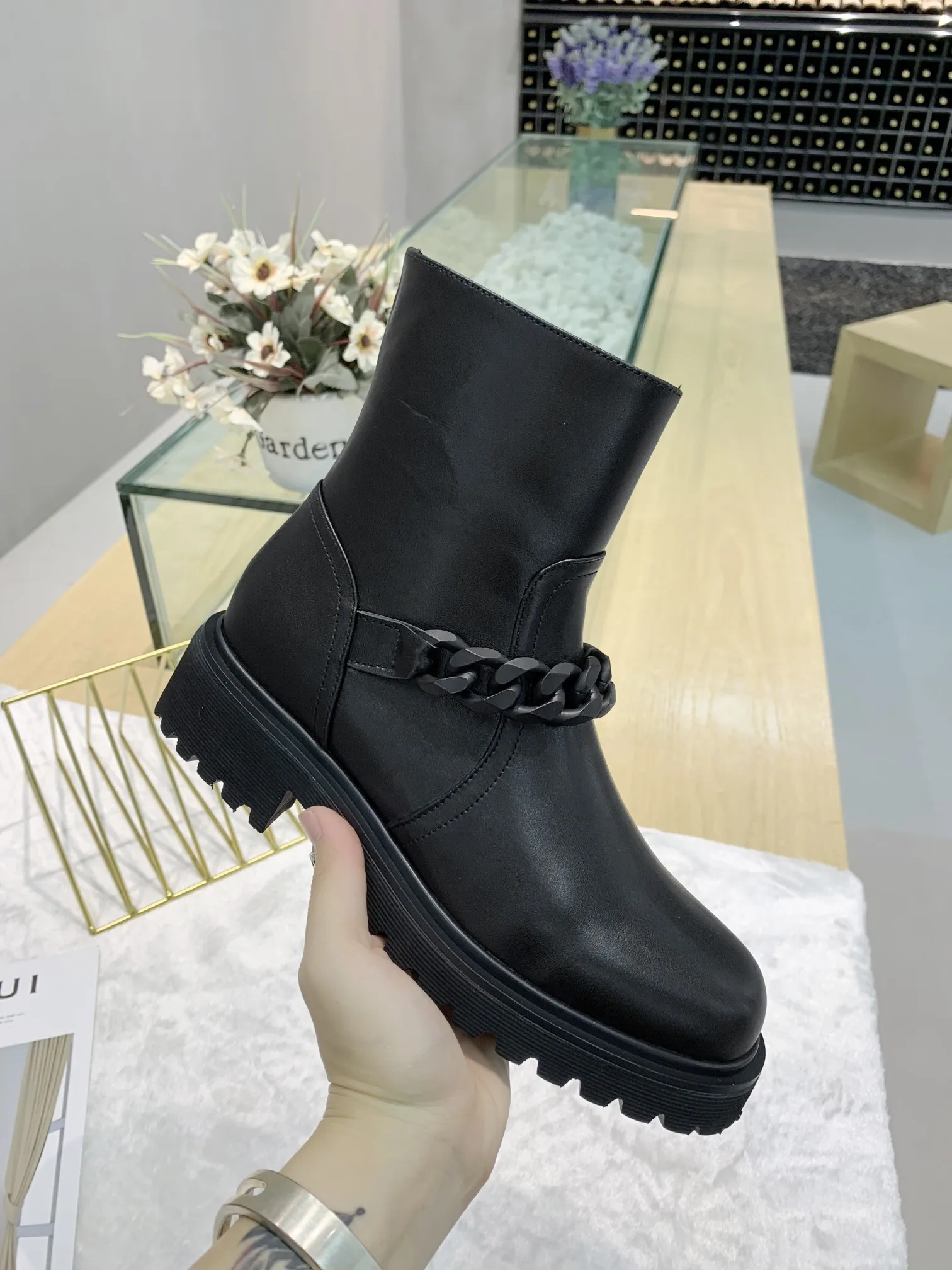 

Vibsterimma High Quality Ultra Black Leather Zip Chain Ankle Boots Women Genuine Leather Booties