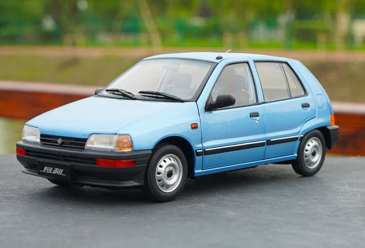 Авторизованный подлинный 1:18 Yiqi китайский Тяньцзинь Xiali TJ7100 хэтчбек игрушечный автомобиль миниатюрный подарок на Рождество/День рождения - Цвет: Blue-Hatchback