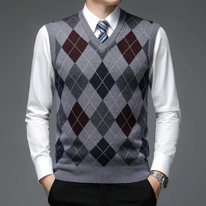 Autum Fashion Designer Brand Argyle Pullover Diamond Sweater V Neck Knit Vest Men 6% Wool Sleeveless Casual Men Clothing