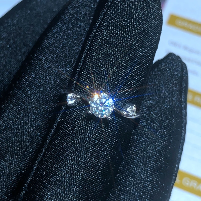 Продукт Продвижение Moissanite 0.5ct твердость 9,3, алмазные заменители, могут быть протестированы инструментами. Популярные ювелирные изделия