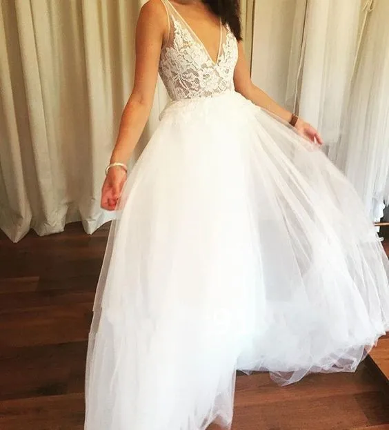 Simple-Top-Lace-Appliques-Wedding-Dress-V-Neck-Plus-Size-Bridal-Gown-A-Line-Princess-Bridal (1)