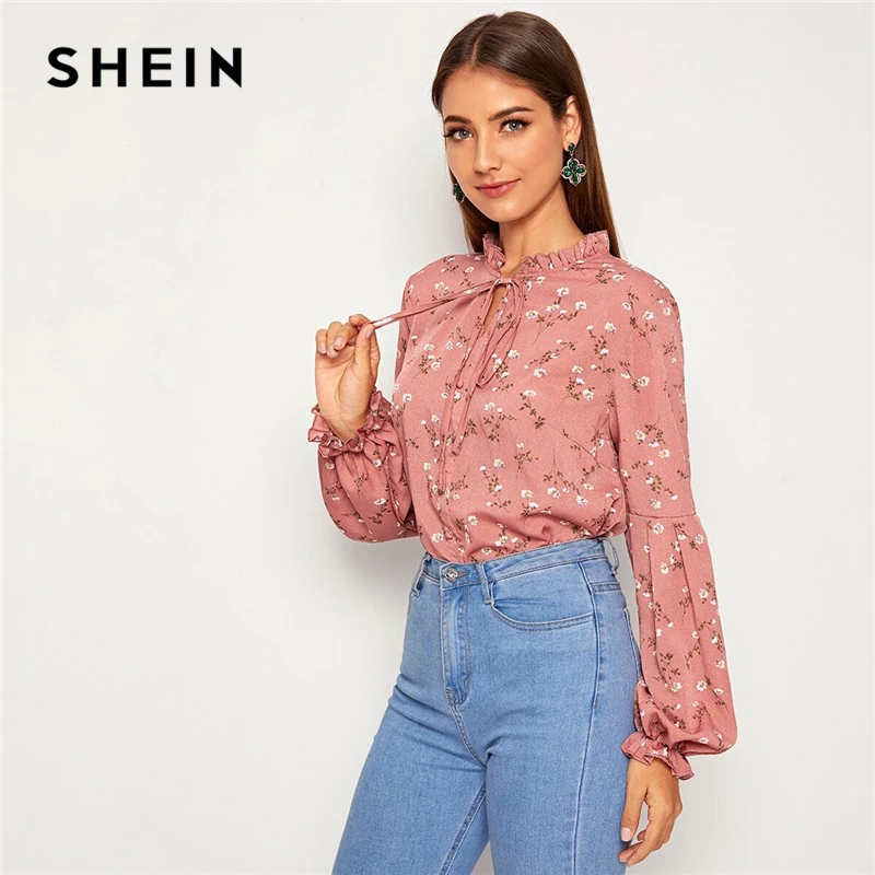 SHEIN розовый HDitsy цветочный принт галстук шеи Элегантная блузка женские топы сезон осень, со стоячим воротником Бишоп рукав оборка отделка блузки