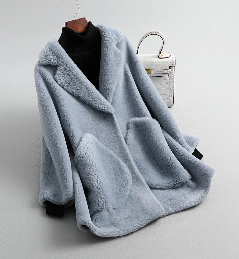 light blue Новое пальто из натурального овечьего меха, женская меховая куртка из настоящей овечьей шерсти, зимние пальто размера плюс, F1176 - Цвет: light blue