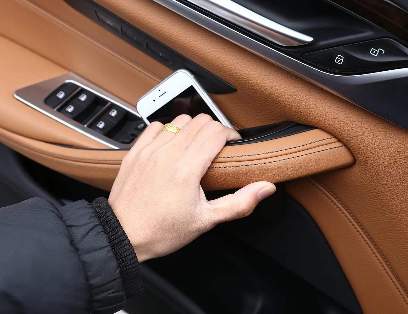 

Car Door Storage Box Phone Tray Accessories For BMW 5 Series G30 2018 (2PC front door)